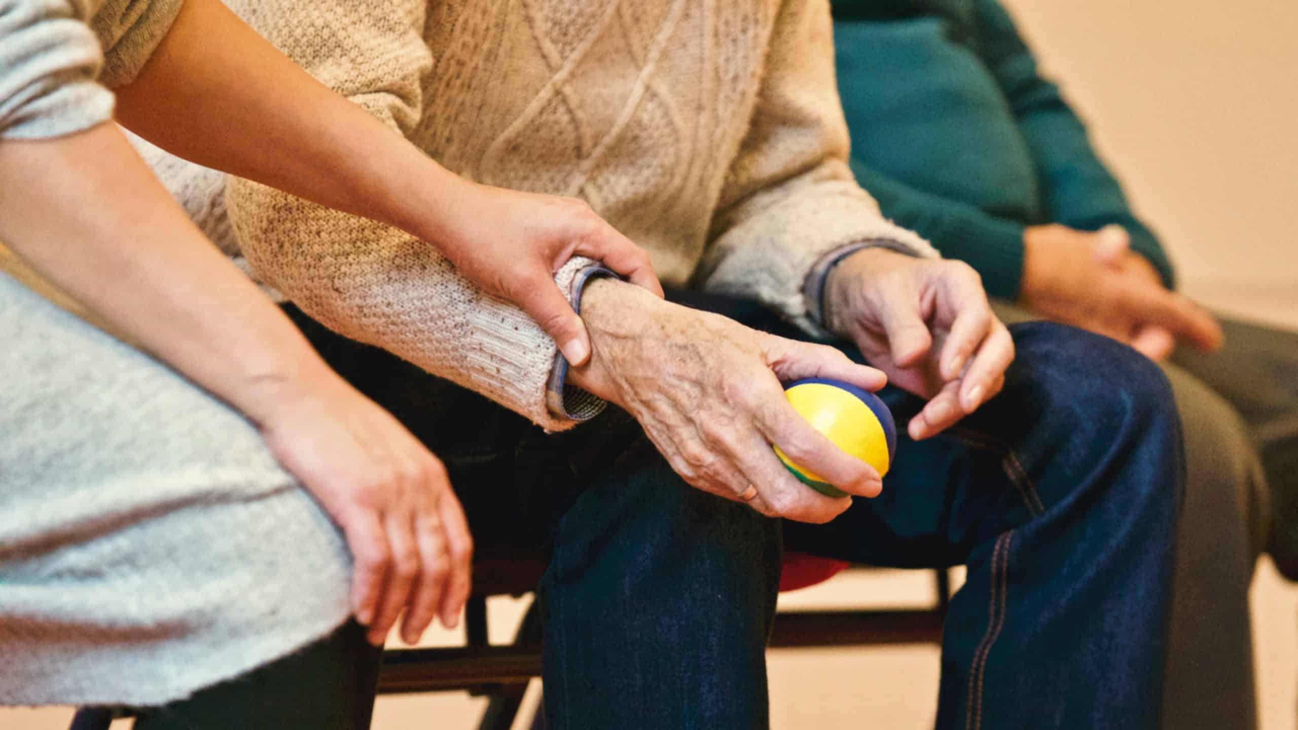 Gør hverdagen mere sikker for familiens ældre